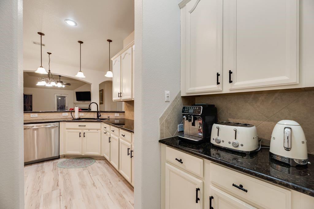 1705 Grand Meadows Drive Property Photo 12