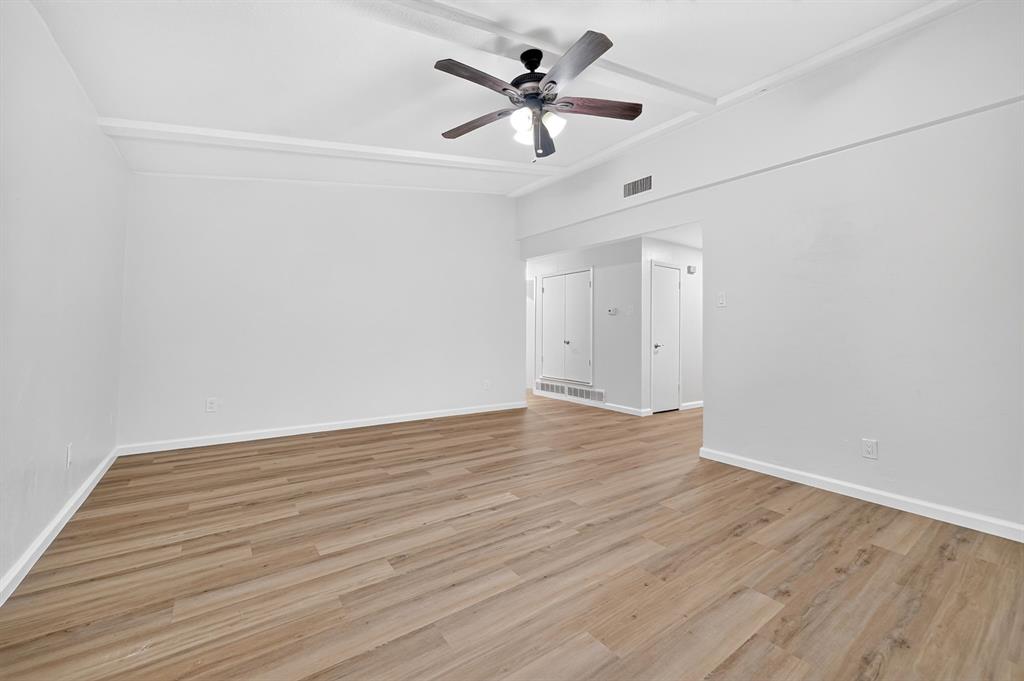 2127 Versailles Drive Property Photo 6