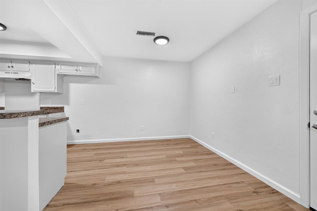 2127 Versailles Drive Property Photo 8