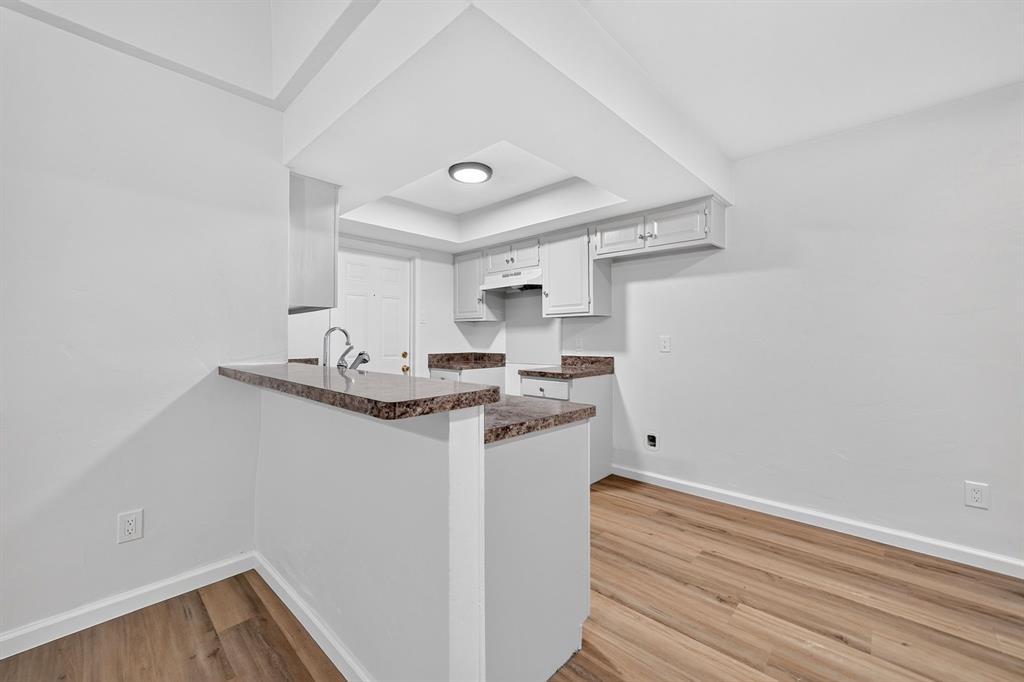 2127 Versailles Drive Property Photo 10