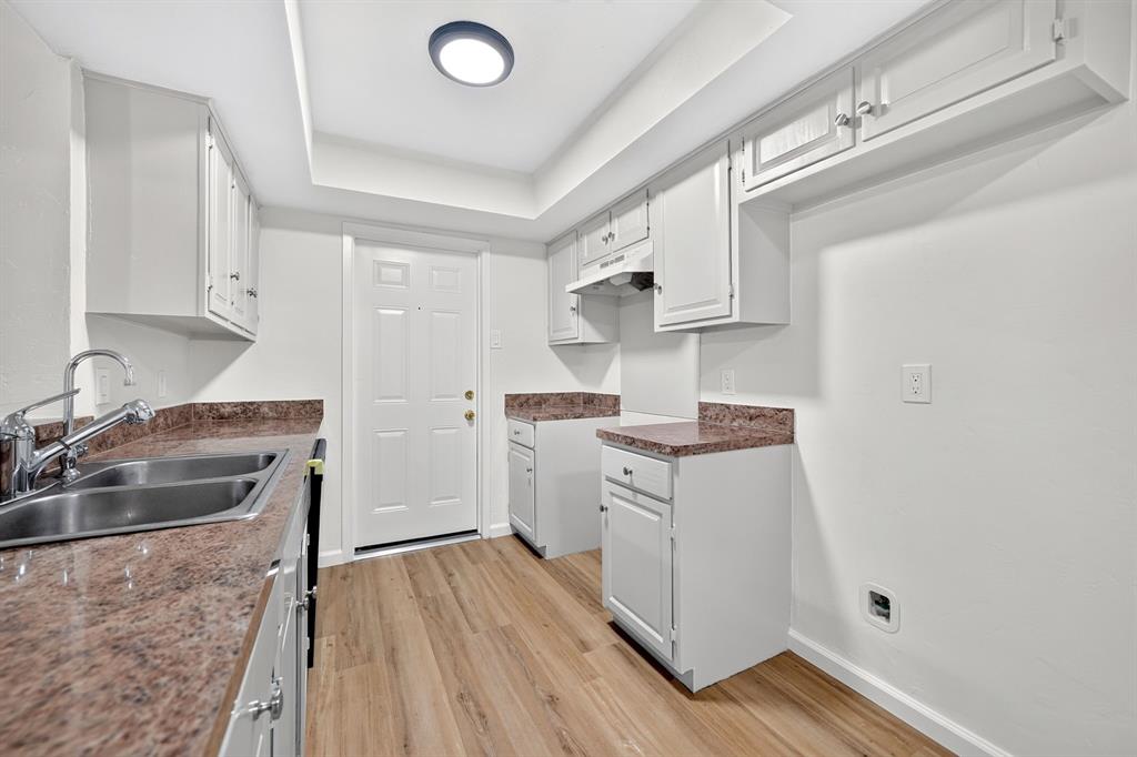 2127 Versailles Drive Property Photo 13