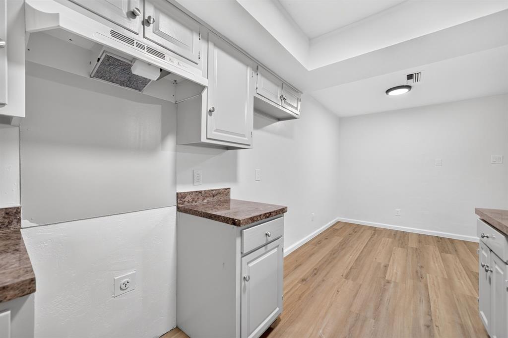 2127 Versailles Drive Property Photo 15