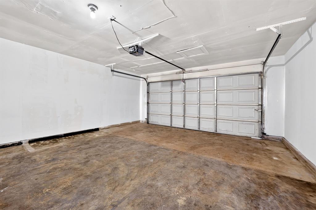 2127 Versailles Drive Property Photo 16