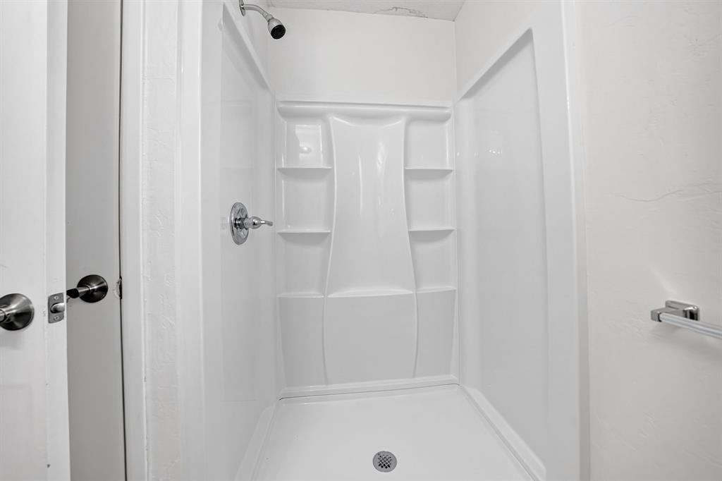 2127 Versailles Drive Property Photo 28