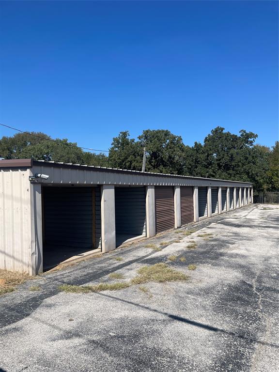 9990 Mineral Wells Highway Property Photo 1