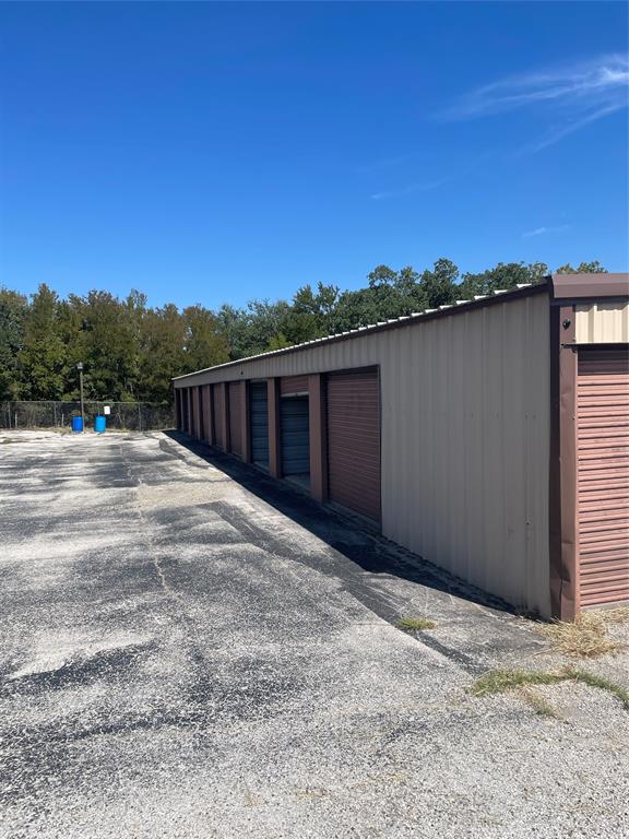 9990 Mineral Wells Highway Property Photo 2