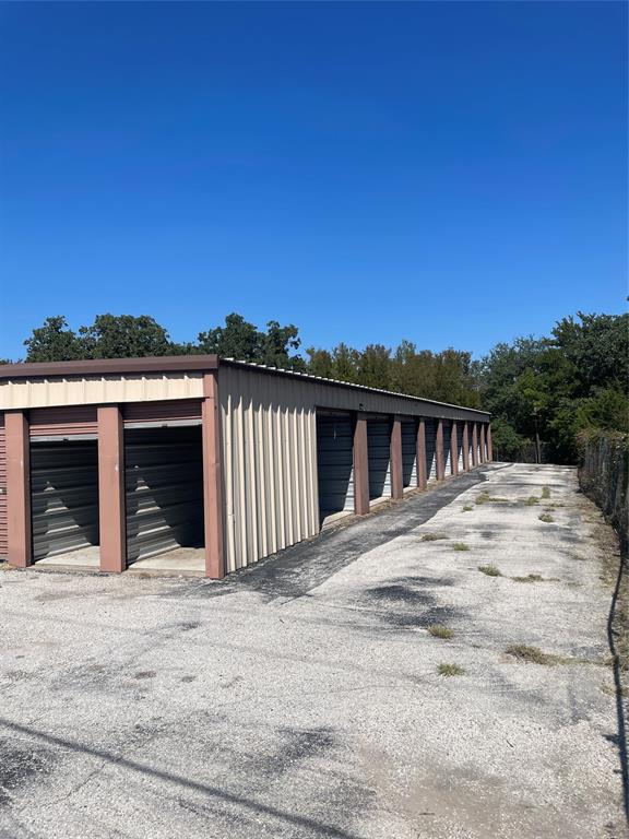 9990 Mineral Wells Highway Property Photo 4