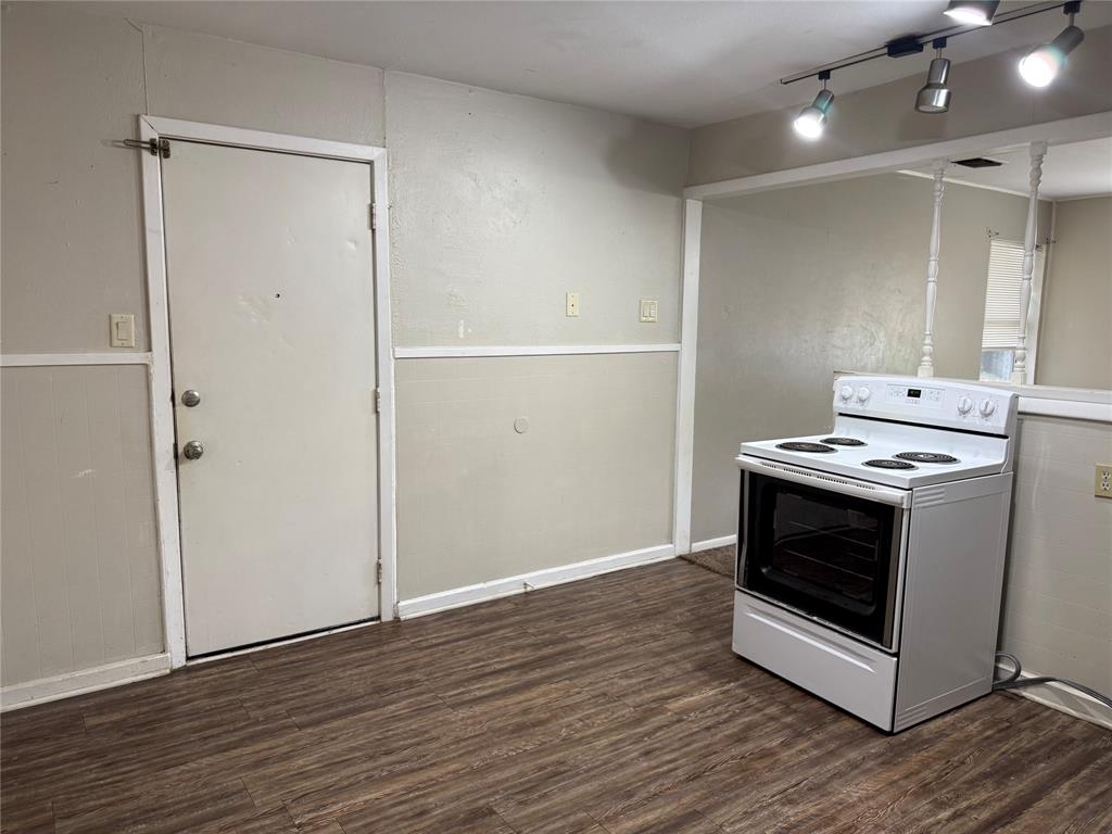 1311 W Water Street Property Photo 7