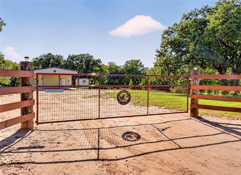 1747 Willie Dennis Road Property Photo 2