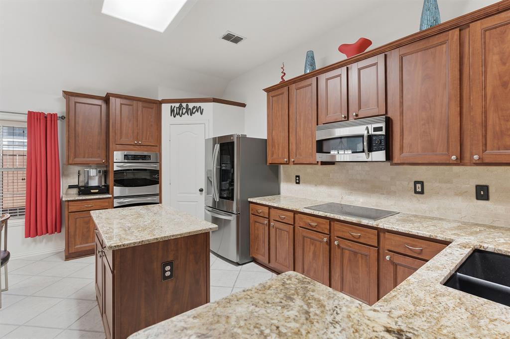 5104 Teddington Park Drive Property Photo 12