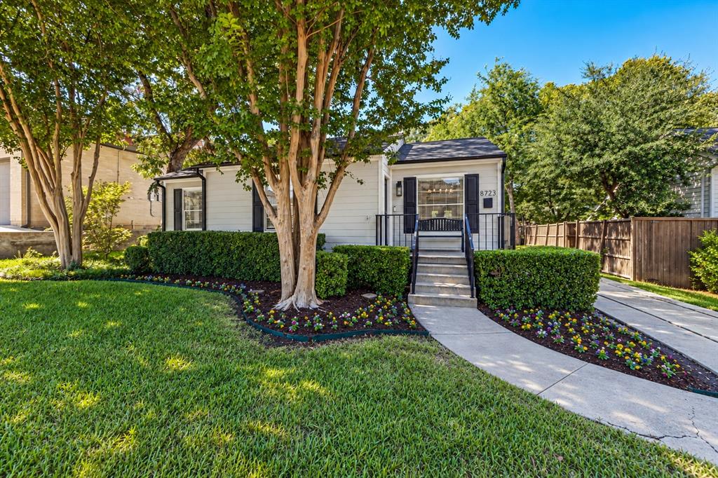 8723 Glencrest Lane Property Photo 1