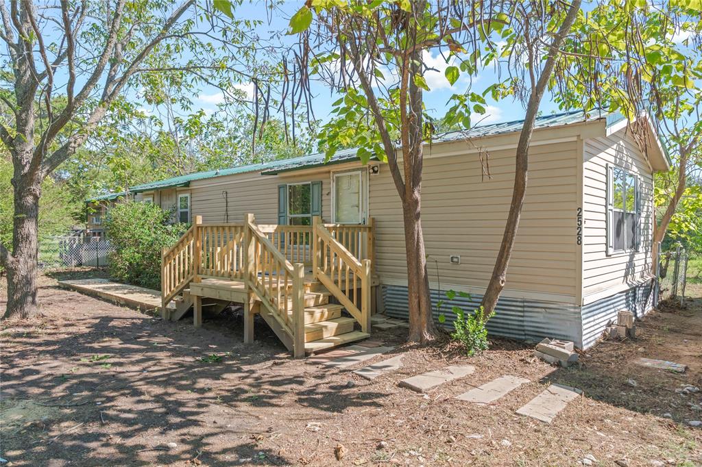 2528 Baywood Drive Property Photo 1