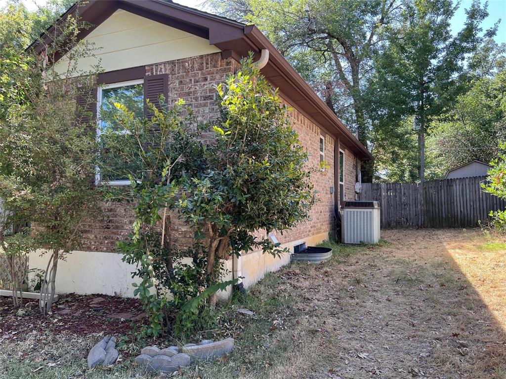 6118 Farmingdale Drive Property Photo 1