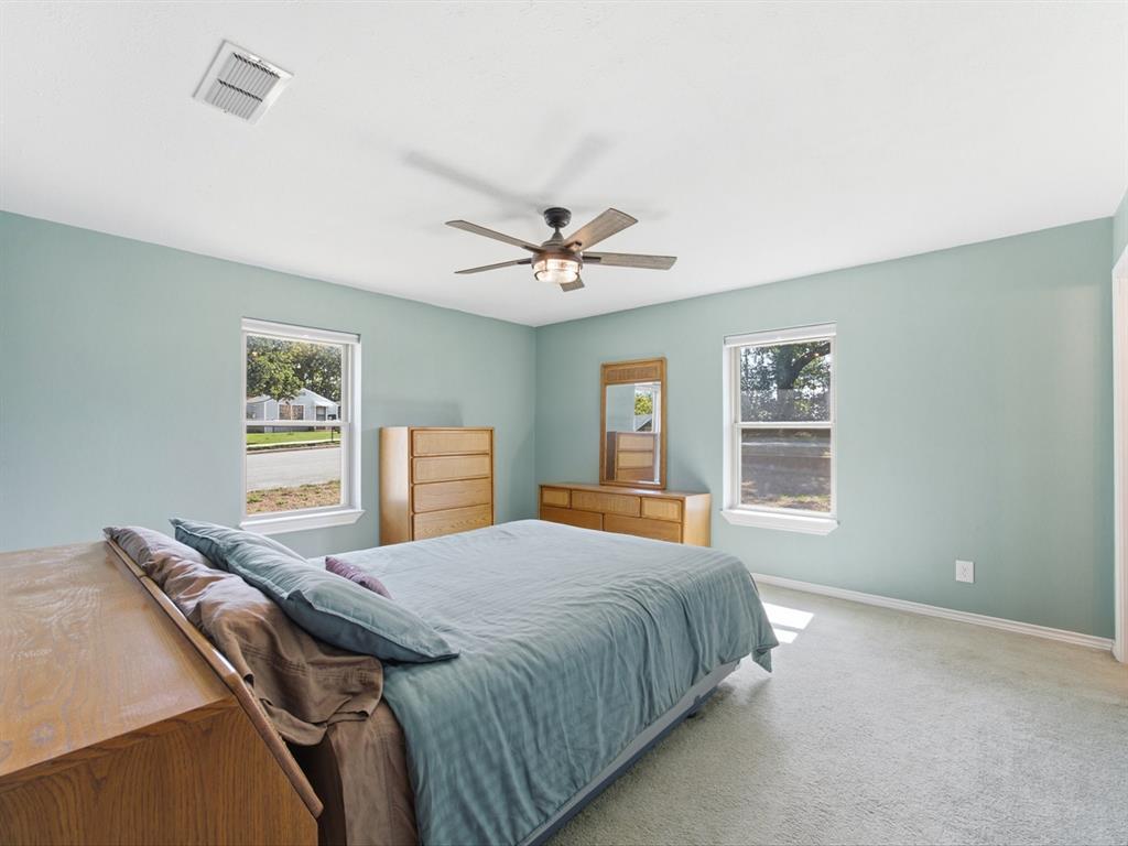 101 W Park Street Property Photo 14