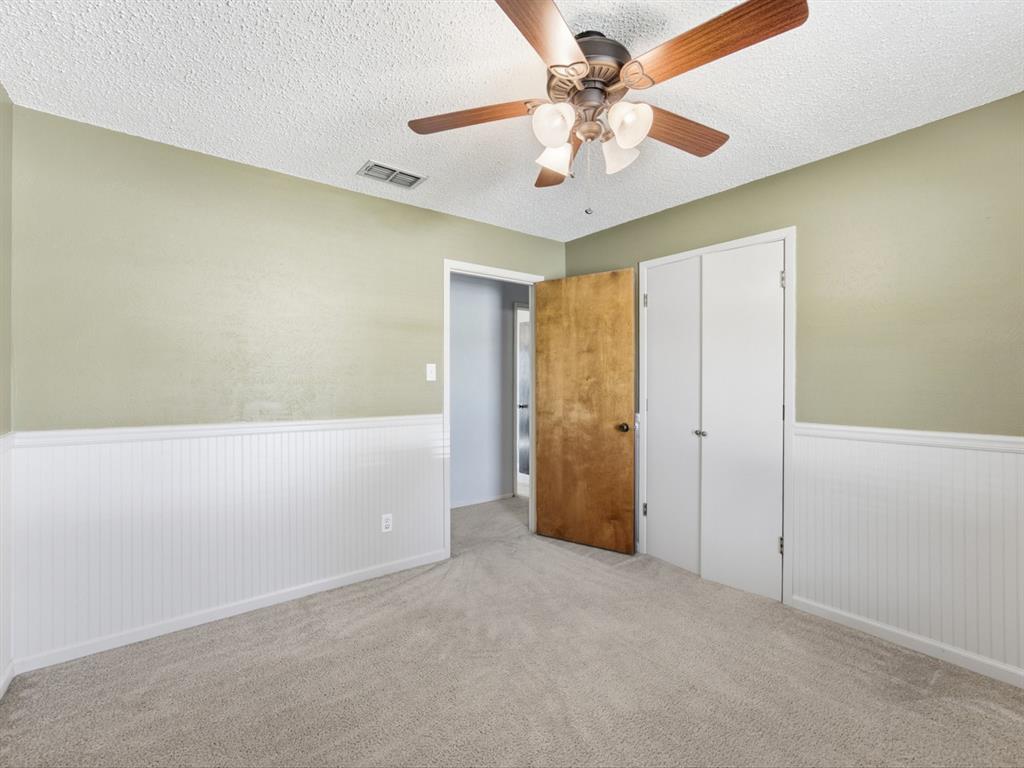101 W Park Street Property Photo 20