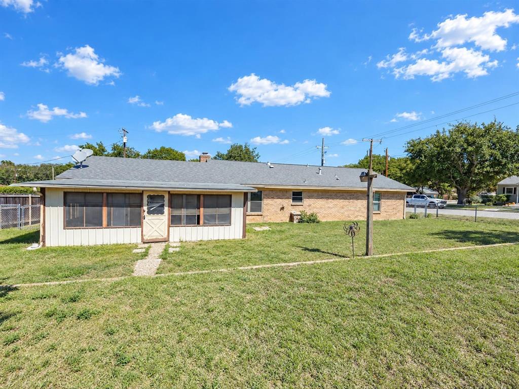 101 W Park Street Property Photo 30