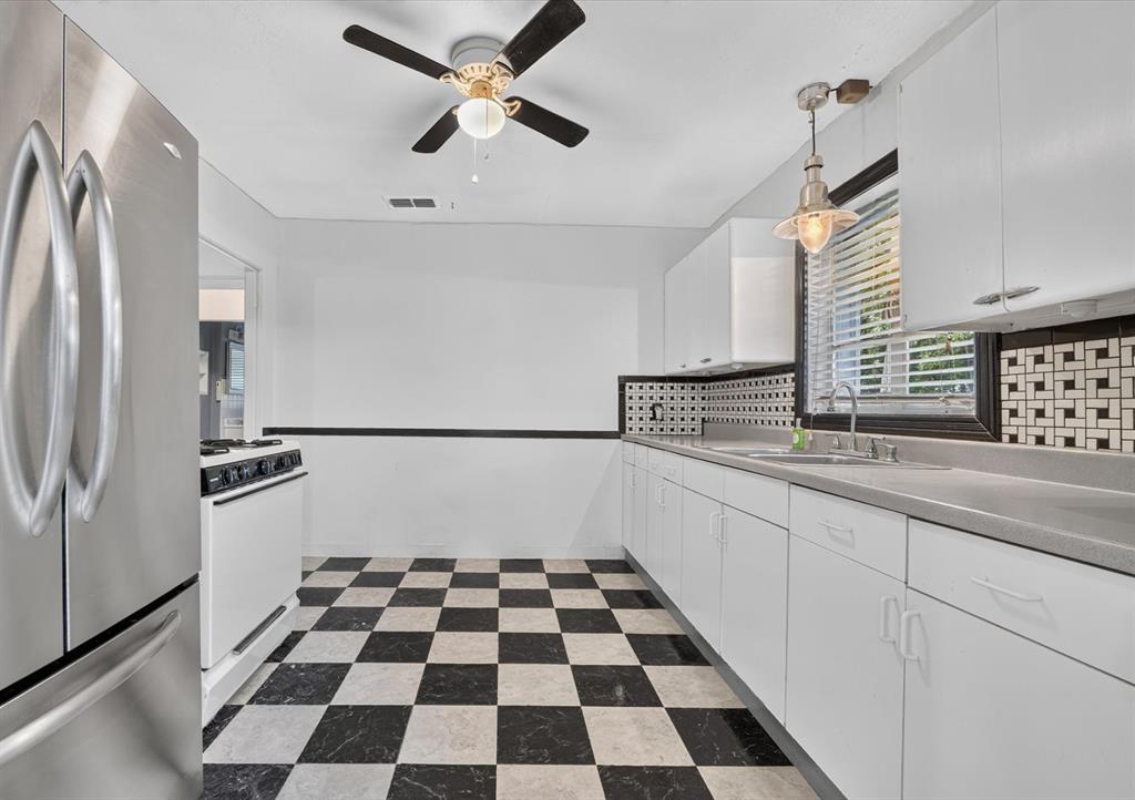 1029 Coit Street Property Photo 5