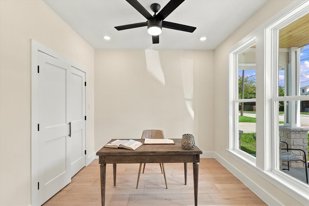 144 College Street Property Photo 4
