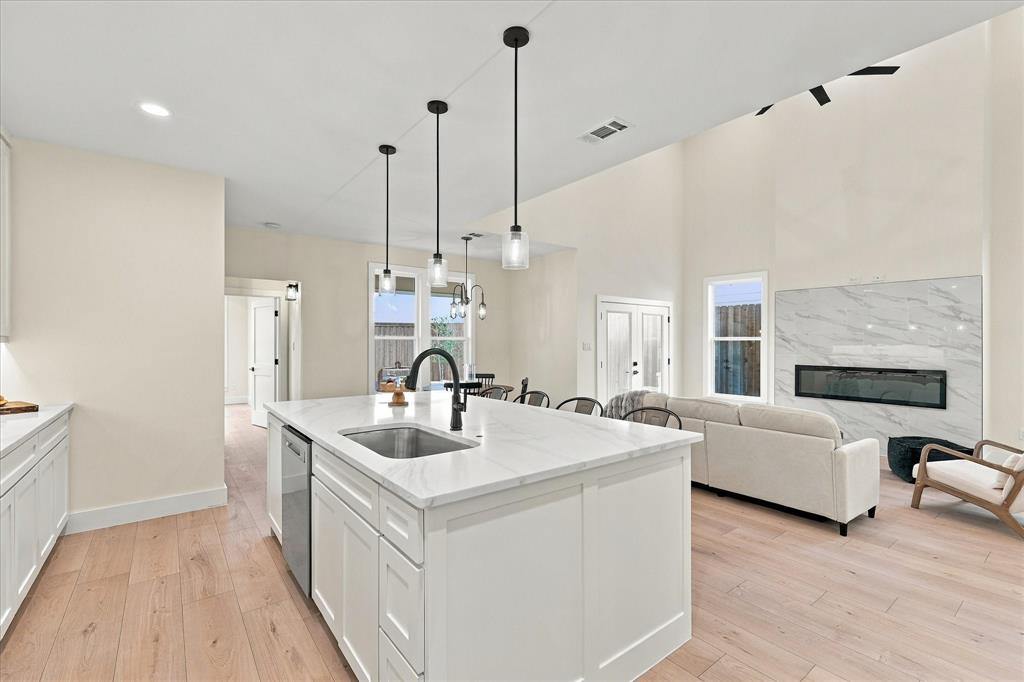 144 College Street Property Photo 10