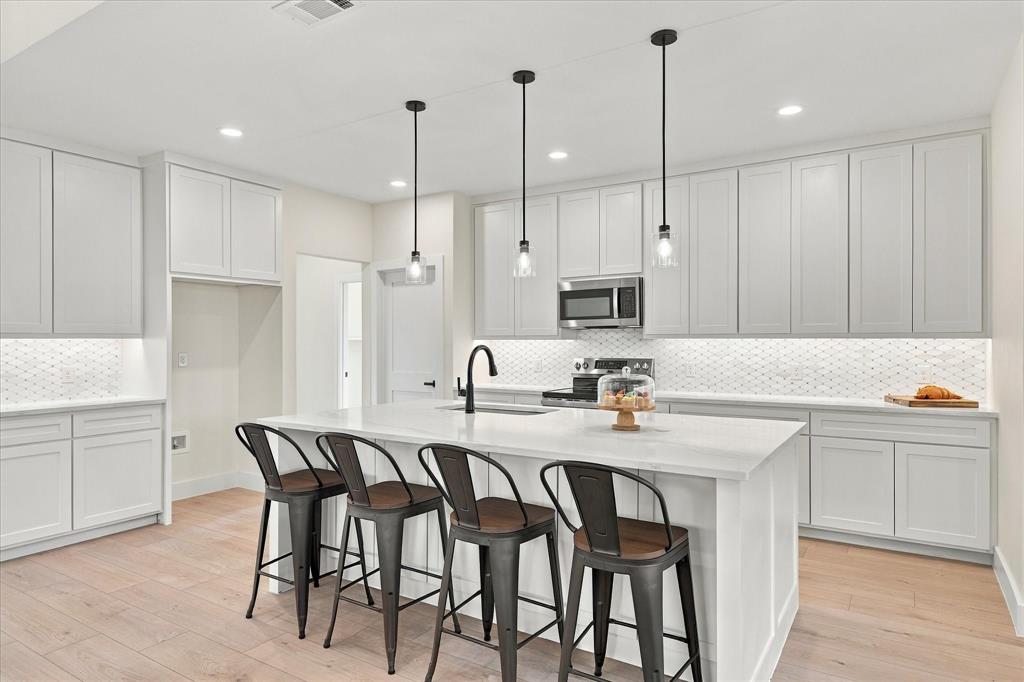 144 College Street Property Photo 12