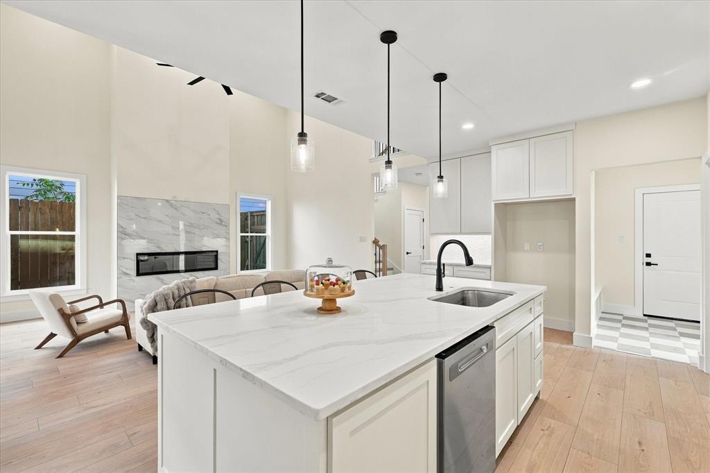 144 College Street Property Photo 13