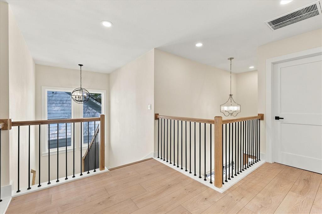 144 College Street Property Photo 25