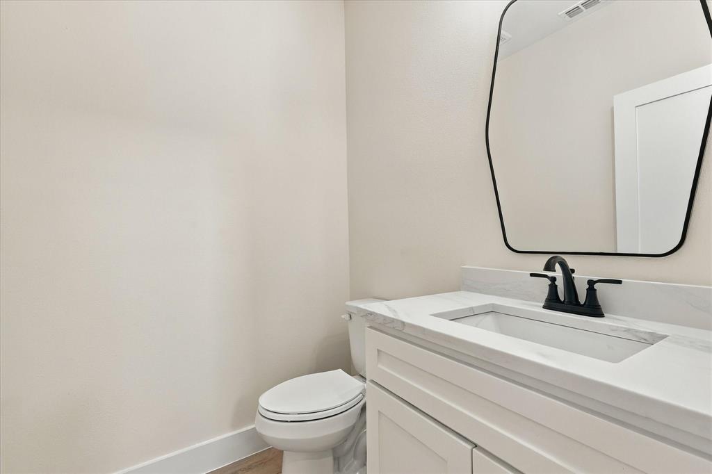 144 College Street Property Photo 29