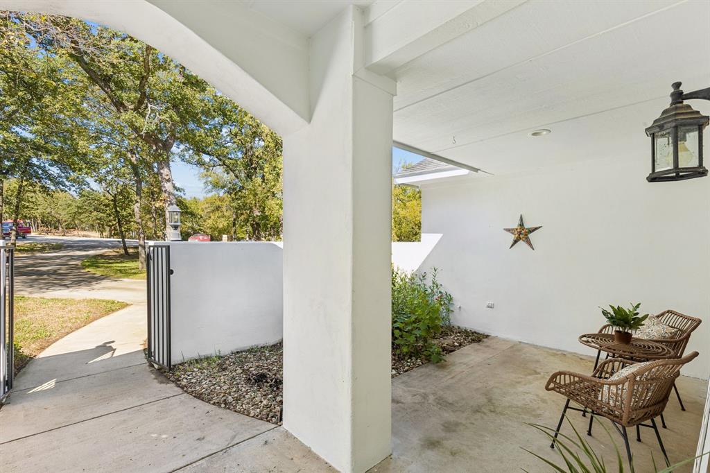 951 Oak Hill Court Property Photo 3