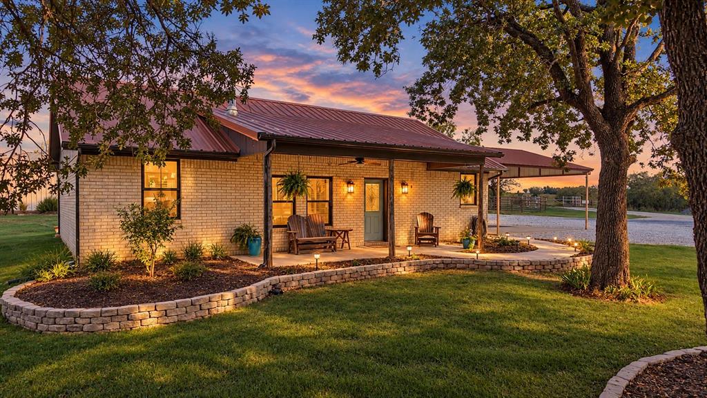 146 Private Road 1525