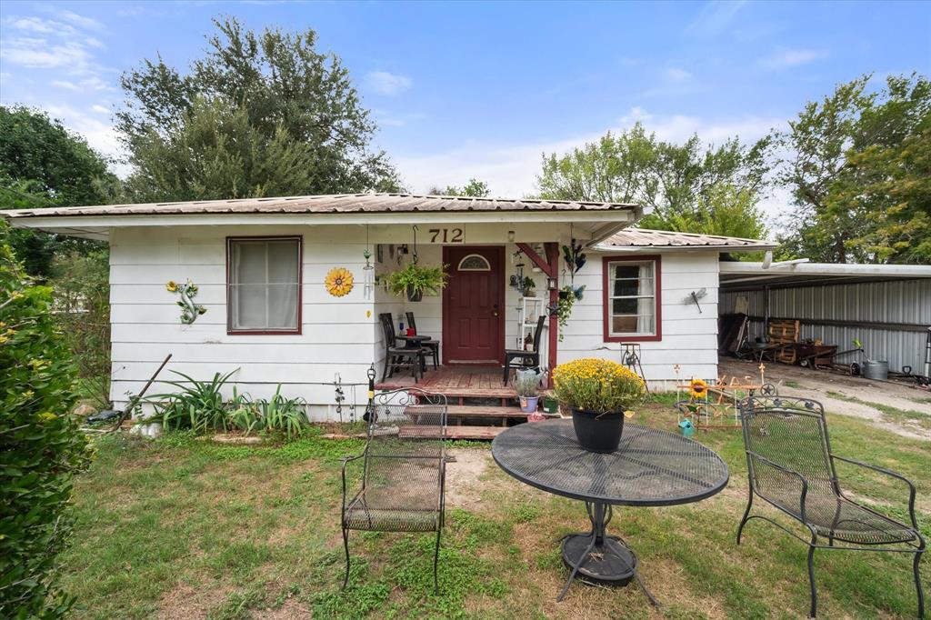 712 E Liberty Street Property Photo 1