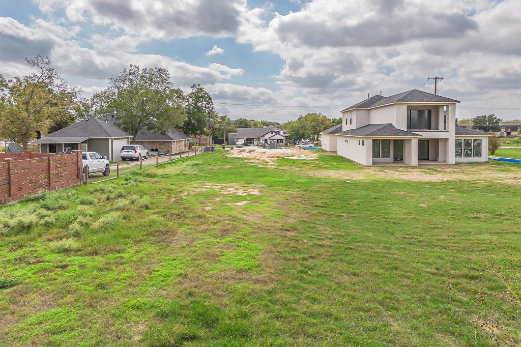 601 Dallas Drive Property Photo 3