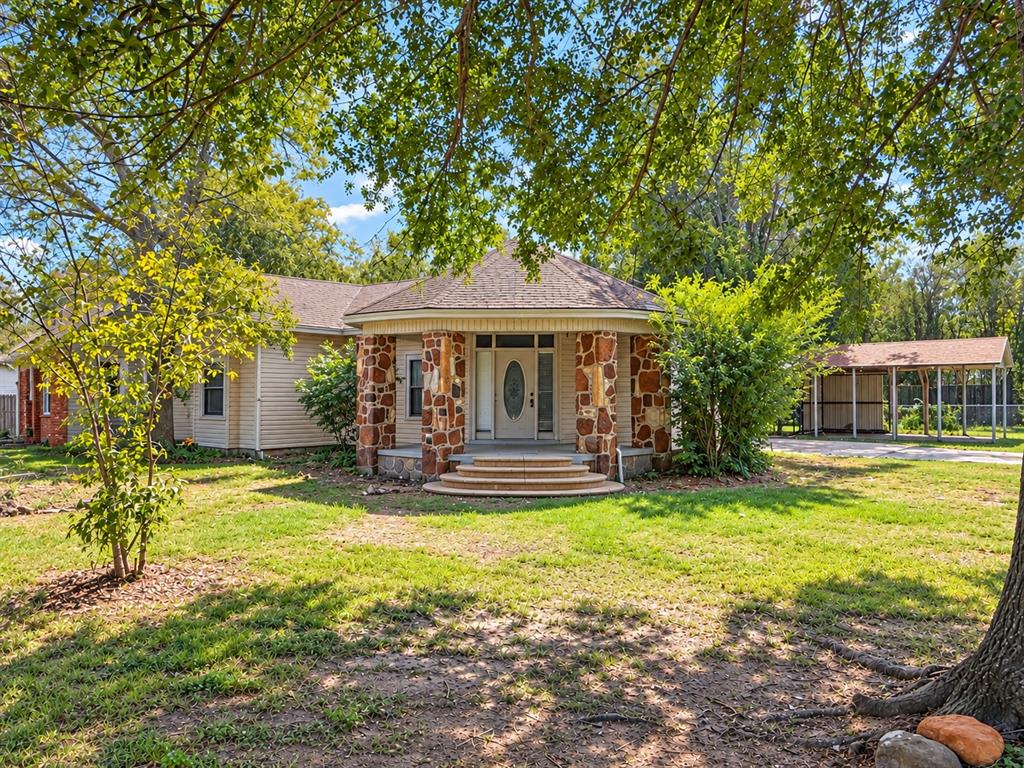 702 Pecan Street Property Photo 1