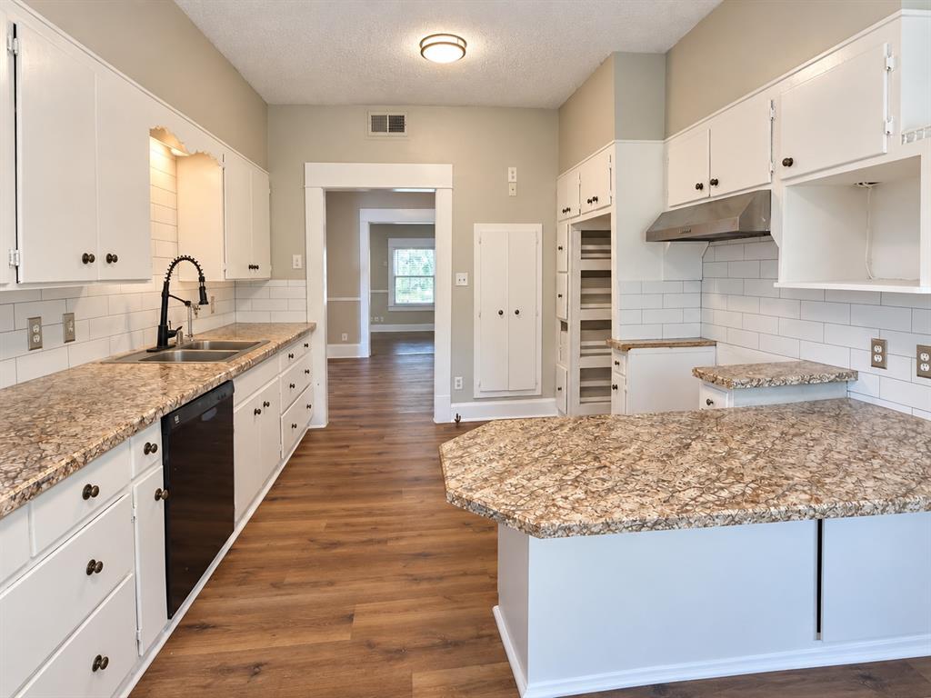 702 Pecan Street Property Photo 1