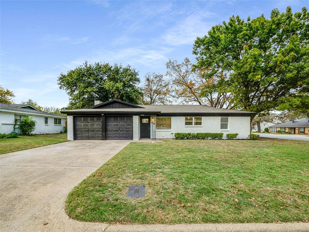 1200 Walker Drive Property Photo 1