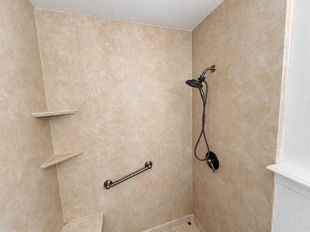761 Thomas Avenue Property Photo 16