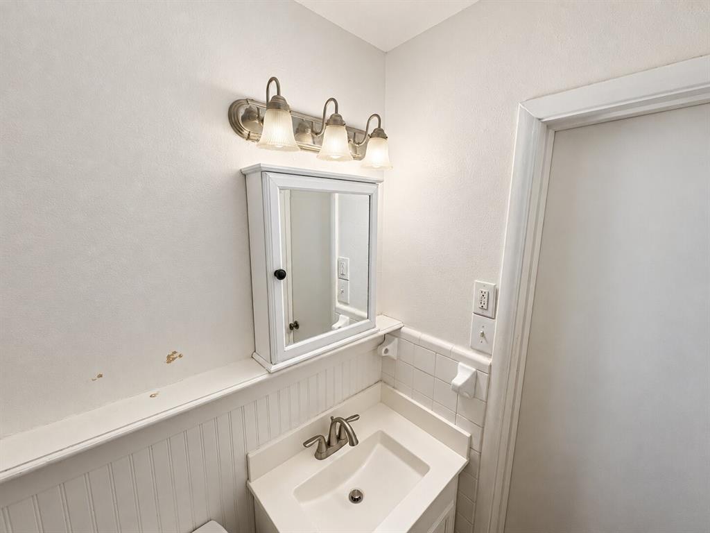 761 Thomas Avenue Property Photo 17