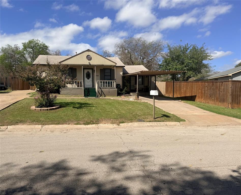 2725 San Benito Street Property Photo 1