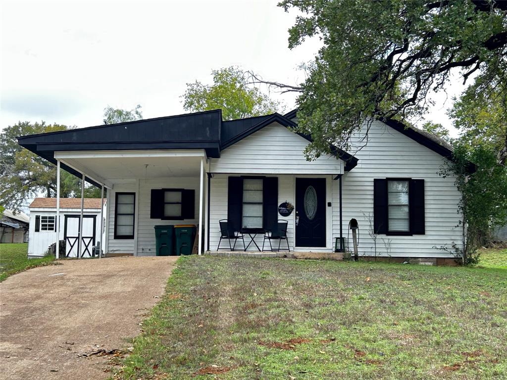 109 E Leon Street Property Photo 1