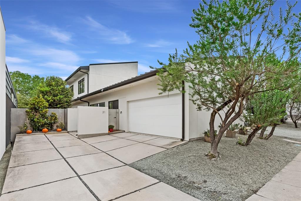 31 Vanguard Way Property Photo 1