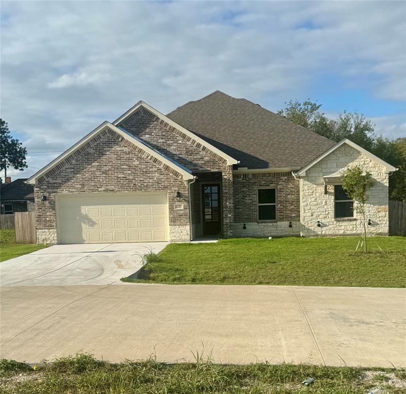 320 E Marshall Court Property Photo 1