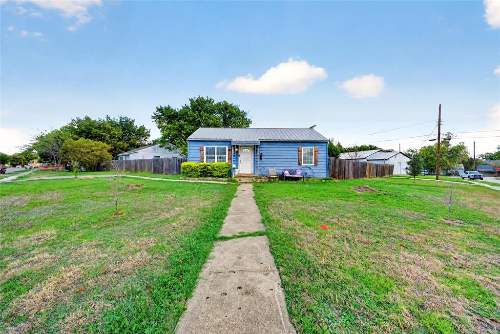318 Charles Drive Property Photo 1