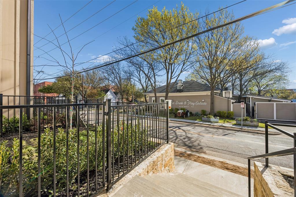 122 S Church Street Property Photo 4