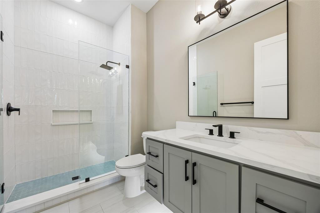122 S Church Street Property Photo 8