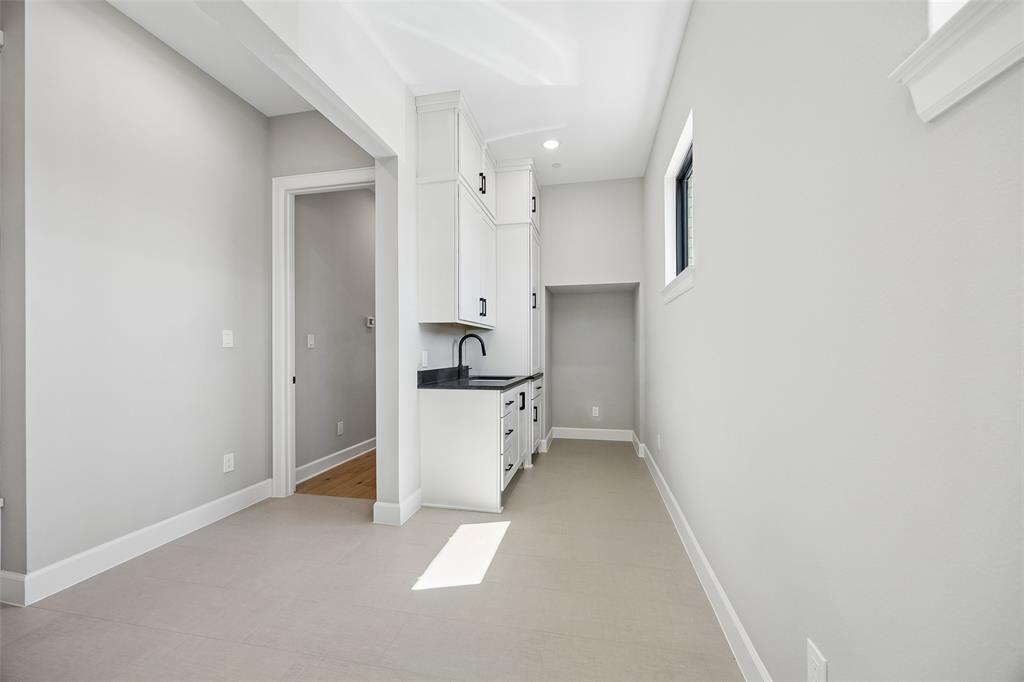 122 S Church Street Property Photo 10
