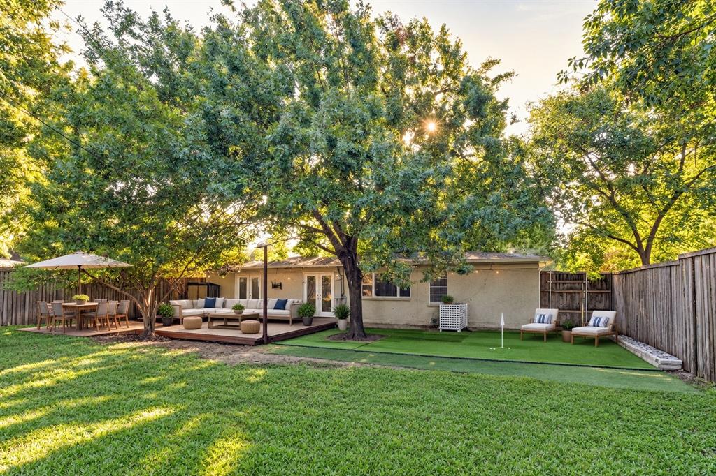 9711 E Lake Highlands Drive Property Photo 2