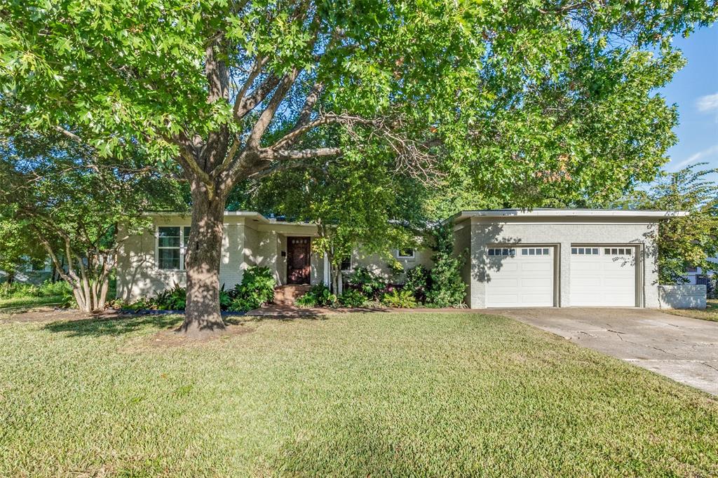 9711 E Lake Highlands Drive Property Photo 3