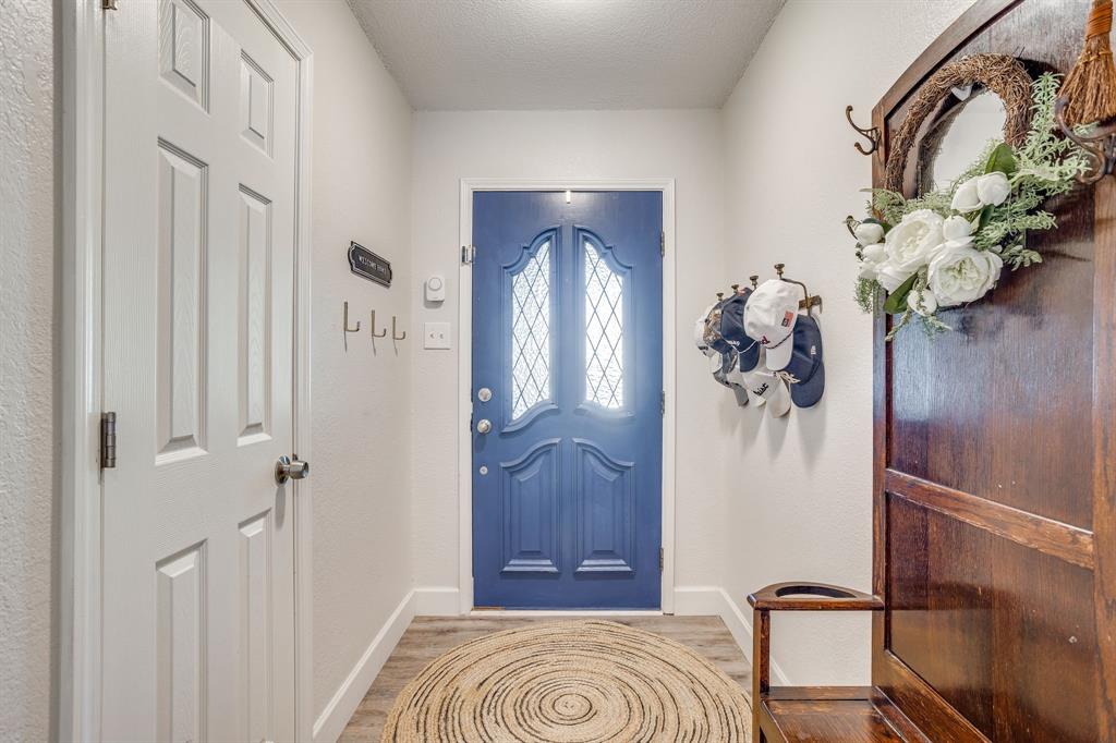 6015 Kenilworth Drive Property Photo 4