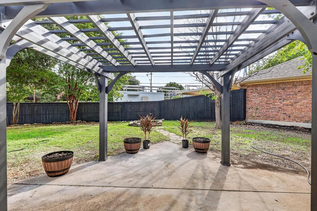 18902 Whitewater Lane Property Photo 32