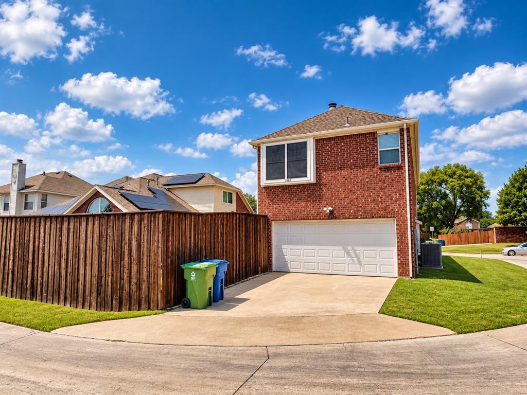 1402 Stone Canyon Way Property Photo 4