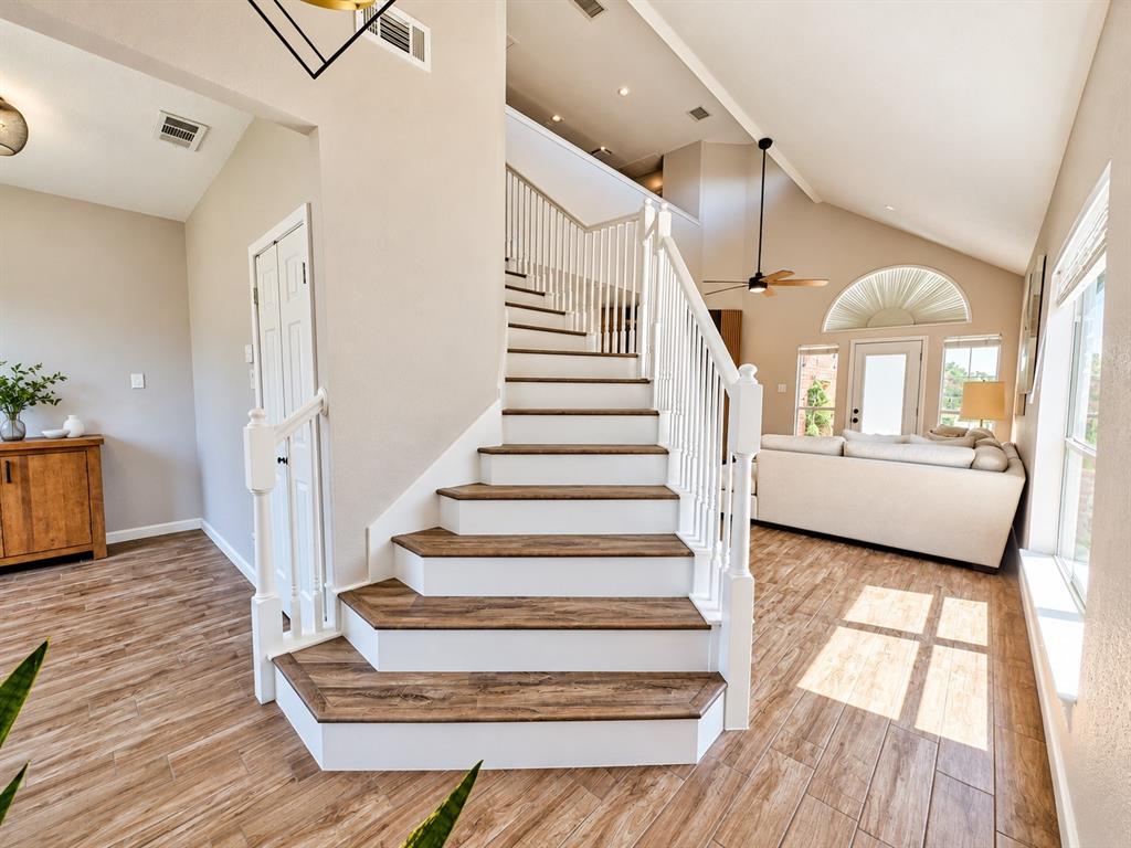1402 Stone Canyon Way Property Photo 8